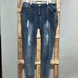 Dazi vintage distressed skinny leg denim jeans. Size 18. EUC